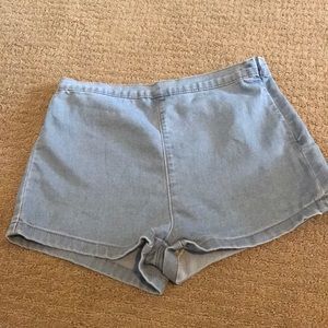 High-waist stretchy denim shorts